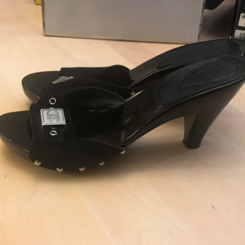 Channel Shoes - Picture 2 of 8